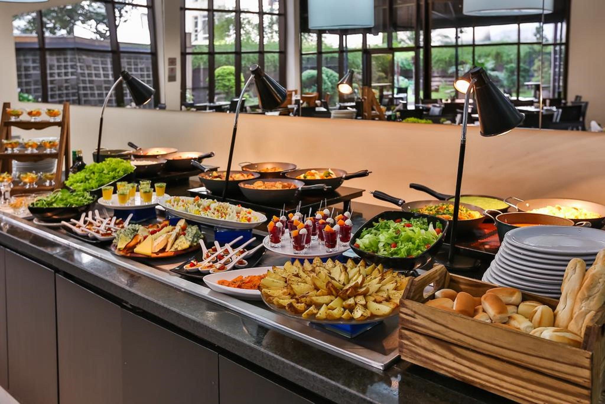 Double Tree By Hilton Sao Paulo Itaim Hotel Étterem fotó A salad bar